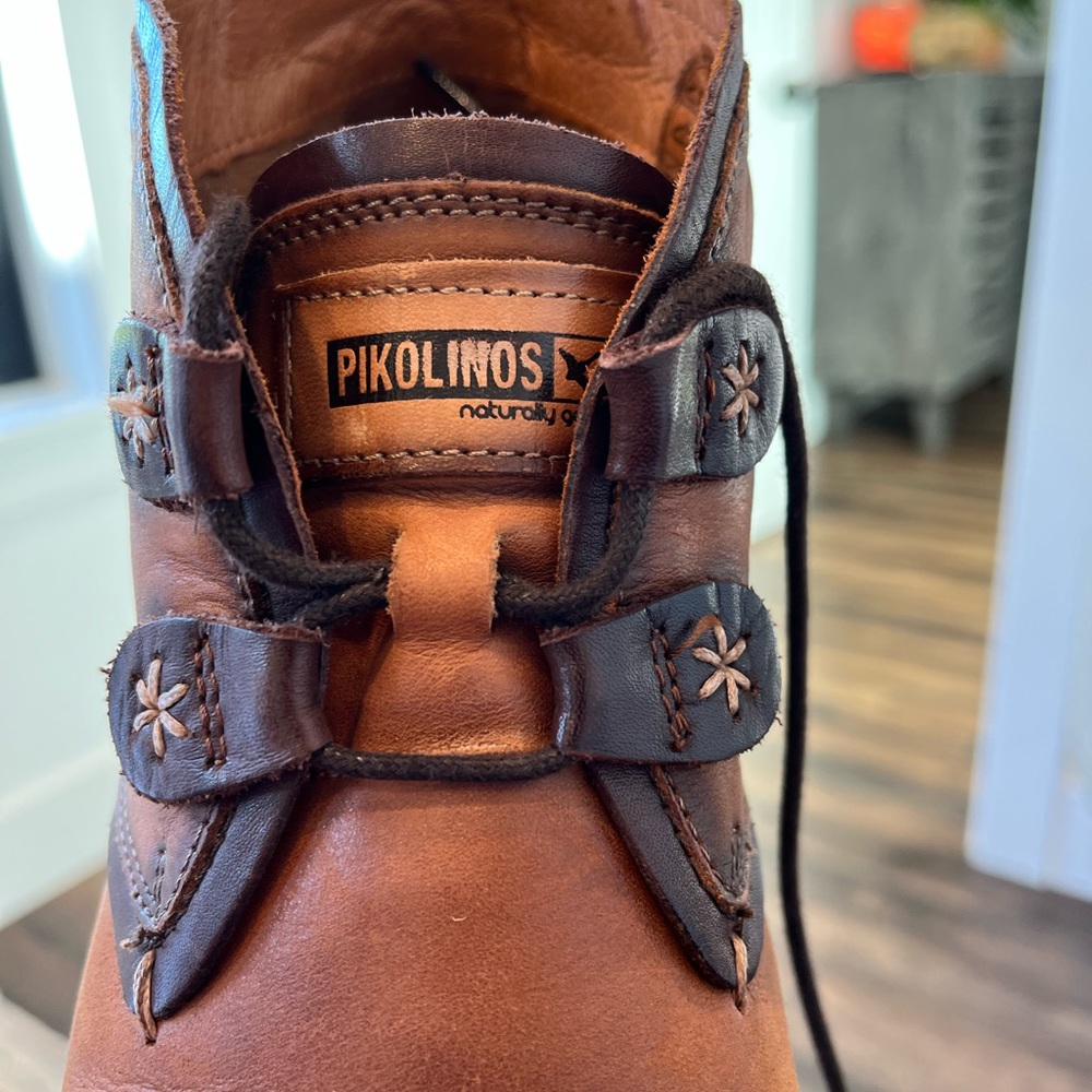 Pikolinos Women’s Lace up Booties